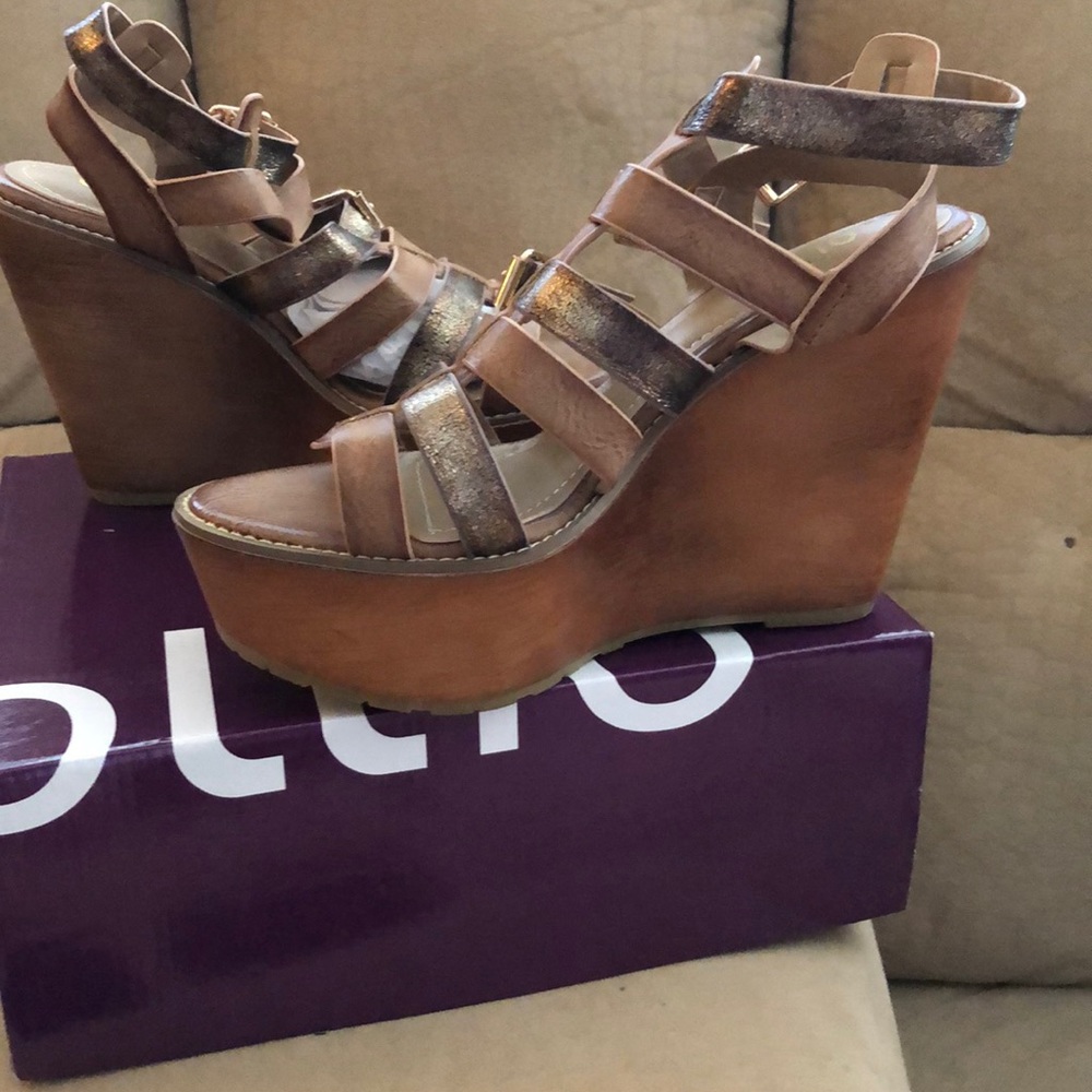 Wedge sandals